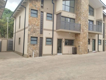 3 Bedroom Flat & Apartment