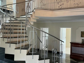 7 Bedroom House