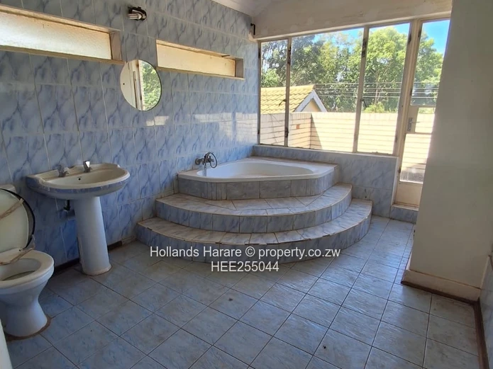 Solid 4 bed residence